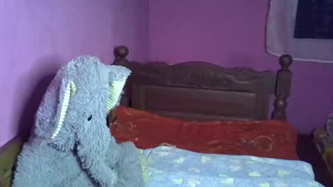 elisah01 online show from May 7, 2026, 6:35 pm