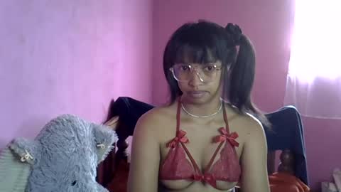 elisah01 online show from June 12, 2026, 5:28 am