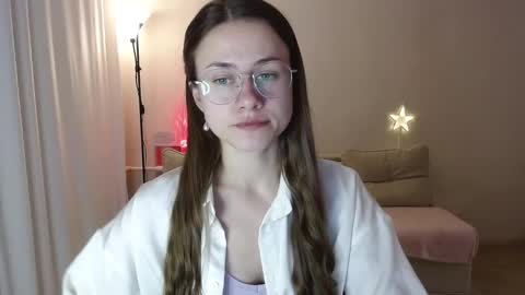 Snapshot of eliscuteblonde chatting on December 23, 2024, 6:16 pm Elis online show from December 23, 2024, 6:16 pm