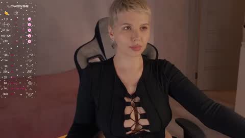 elise_day online show from June 17, 2026, 5:58 pm