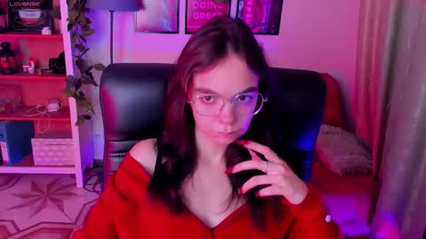 Elise online show from October 12, 2025, 3:33 pm