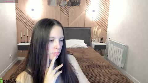 Snapshot of elise_robbie chatting on March 5, 2026, 1:12 am Elise online show from March 5, 2026, 1:12 am