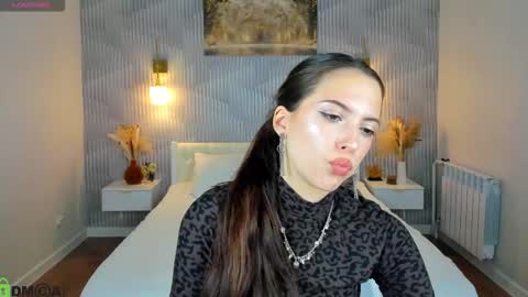 Snapshot of elise_robbie chatting on March 10, 2026, 9:25 am Elise online show from March 10, 2026, 9:25 am