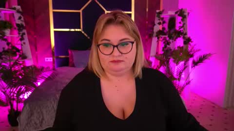 Snapshot of elise_ryen chatting on January 19, 2026, 8:18 am elise_ryen online show from January 19, 2026, 8:18 am