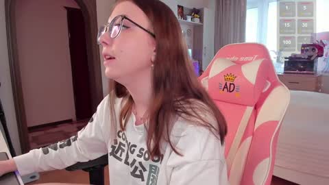 Elise    online show from February 6, 2025, 9:43 am