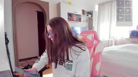 Elise    online show from February 28, 2025, 10:30 am