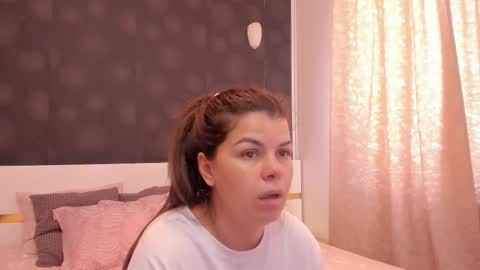 Elly online show from November 3, 2025, 8:59 am