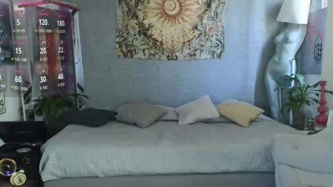 Elissecinnamon online show from May 9, 2026, 6:57 pm