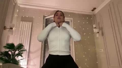 Stephanie online show from February 25, 2026, 9:35 pm