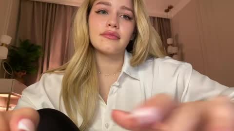 Stephanie online show from April 28, 2026, 9:42 pm