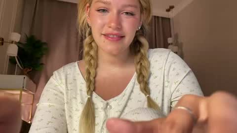 Stephanie online show from May 17, 2026, 8:49 pm