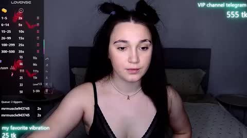 Eliz online show from September 15, 2025, 8:53 pm