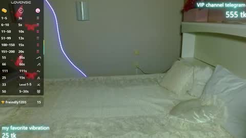 Eliz online show from October 1, 2025, 11:11 pm