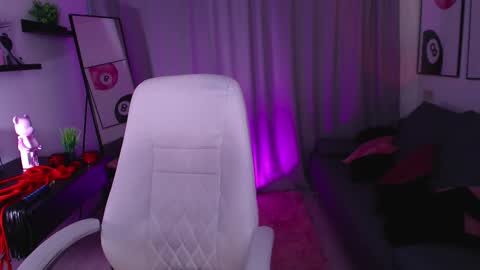 Snapshot of eliza_benet chatting on February 27, 2026, 7:41 am Ari online show from February 27, 2026, 7:41 am