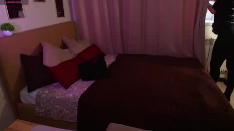 Snapshot of eliza_benet chatting on March 18, 2026, 7:33 am Ari online show from March 18, 2026, 7:33 am