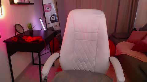 Snapshot of eliza_benet chatting on March 19, 2026, 7:34 am Ari online show from March 19, 2026, 7:34 am