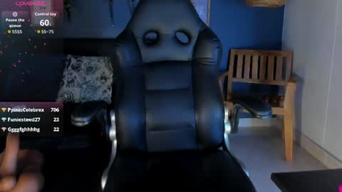 eliza_pink24 online show from July 28, 2026, 8:52 pm
