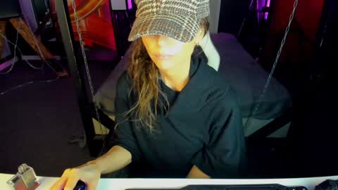 Snapshot of elizabe_th chatting on January 19, 2025, 8:51 pm Elizabethangel online show from January 19, 2025, 8:51 pm