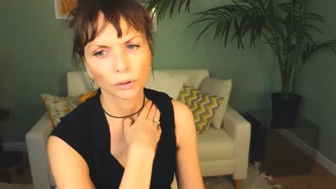 Snapshot of elizabe_th chatting on January 20, 2025, 6:21 am Elizabethangel online show from January 20, 2025, 6:21 am