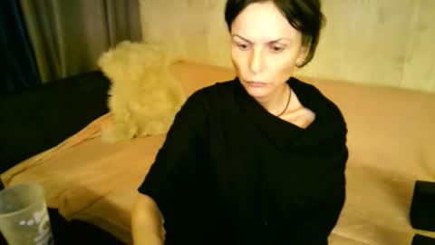 Snapshot of elizabe_th chatting on October 18, 2025, 8:53 pm Elizabethangel online show from October 18, 2025, 8:53 pm