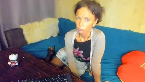 Snapshot of elizabe_th chatting on May 10, 2026, 10:37 pm Elizabethangel online show from May 10, 2026, 10:37 pm