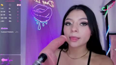 Snapshot of elizabetcooper chatting on November 21, 2025, 2:43 am Elizabeth online show from November 21, 2025, 2:43 am