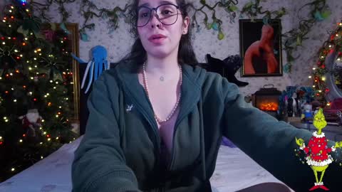 Elizabeth online show from December 23, 2024, 1:13 pm