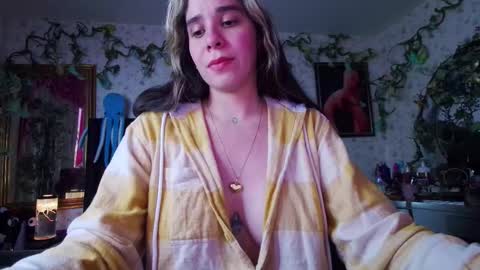 Snapshot of elizabeth77_ chatting on October 13, 2025, 8:20 pm Elizabeth online show from October 13, 2025, 8:20 pm