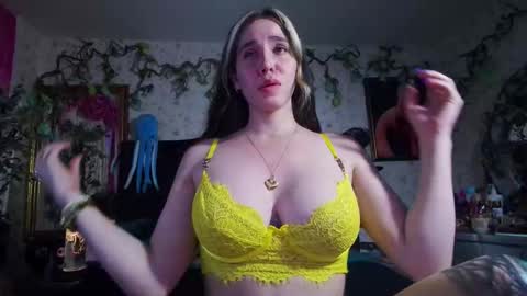 Snapshot of elizabeth77_ chatting on October 15, 2025, 9:37 pm Elizabeth online show from October 15, 2025, 9:37 pm