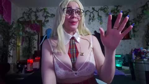 Snapshot of elizabeth77_ chatting on October 25, 2025, 10:26 pm Elizabeth online show from October 25, 2025, 10:26 pm