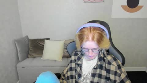 Elizabeth online show from September 23, 2025, 1:52 am