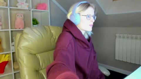 Elizabeth online show from December 22, 2025, 12:51 am