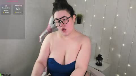 Snapshot of elizabeth_lia chatting on May 7, 2026, 7:58 am Elizabeth Wed Thurs Frid Sat Sun 10 AM 13 PM online show from May 7, 2026, 7:58 am