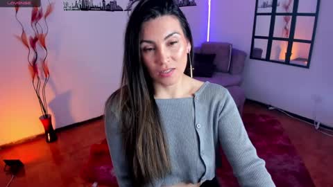 Snapshot of elizabeth_taylor_b chatting on February 25, 2025, 6:42 pm Elizabeth online show from February 25, 2025, 6:42 pm