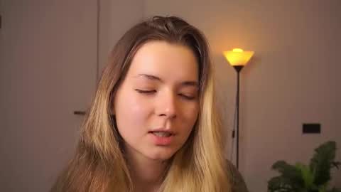 Snapshot of elizabethennals chatting on September 15, 2025, 6:19 pm Elizabeth online show from September 15, 2025, 6:19 pm