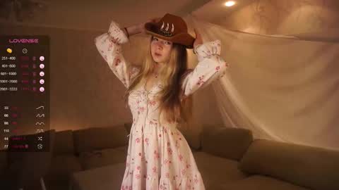 Snapshot of elizabethennals chatting on October 3, 2025, 4:37 pm Elizabeth online show from October 3, 2025, 4:37 pm