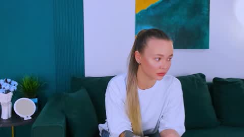 elizabethholt online show from October 13, 2025, 5:29 am