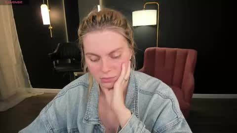 elizabethmad online show from September 17, 2025, 9:27 pm