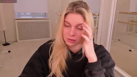 elizabethmad online show from October 21, 2025, 6:58 am