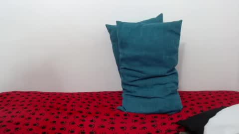 ElizabethMiler online show from June 15, 2026, 12:57 am
