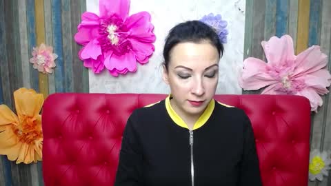 Snapshot of elizabethsho chatting on October 18, 2025, 5:35 pm ElizabethSho online show from October 18, 2025, 5:35 pm