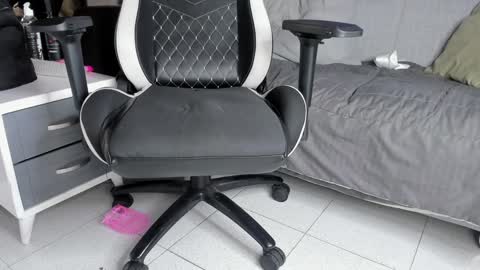 elizbeth_777 online show from January 27, 2025, 2:13 pm