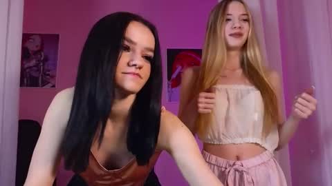 elizzza_ online show from February 4, 2025, 5:53 am