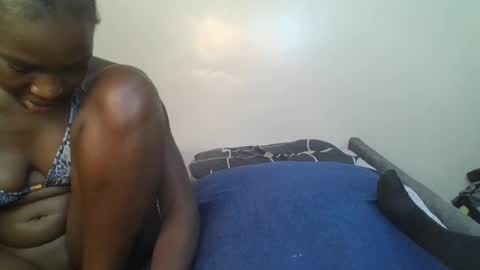ella8_ online show from June 17, 2026, 1:01 pm