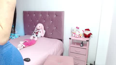 Snapshot of ella_2sweet chatting on December 23, 2024, 3:07 am Ella  online show from December 23, 2024, 3:07 am