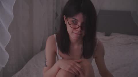 Snapshot of ella_3lla chatting on March 1, 2026, 2:19 pm ella_3lla online show from March 1, 2026, 2:19 pm