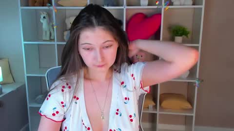 Snapshot of ella_burns chatting on April 21, 2026, 1:07 am Ella online show from April 21, 2026, 1:07 am