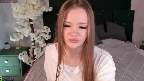 Snapshot of ella_butler chatting on May 27, 2026, 9:28 am Ella online show from May 27, 2026, 9:28 am