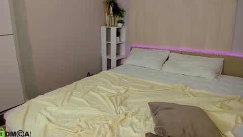Snapshot of ella_butler chatting on July 7, 2026, 7:23 am Ella online show from July 7, 2026, 7:23 am