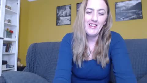 Ella  Max online show from March 4, 2025, 7:08 am